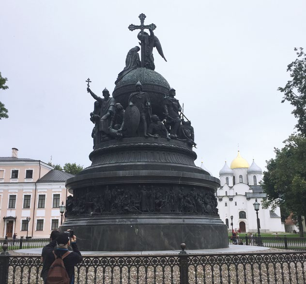 Kyrkoresa 2: Det stora Novgorod Denna resas mål var ju gränslandet där öst möter väst och vad kan bättre symbolisera detta än Novgorod som före S:t Petersburgs grundande var Rysslands fönster mot