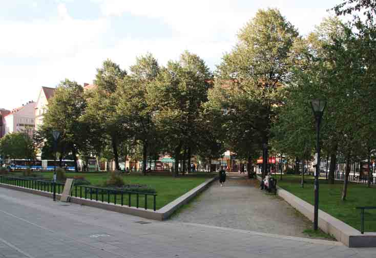 Sankt Eriksplan Historik Bostadskvarteren runt Sankt Eriksplan började byggas i början av 1900-talet och under åren 1908-1910 iordningställdes en triangulär park med träd, buskar och gräsytor.