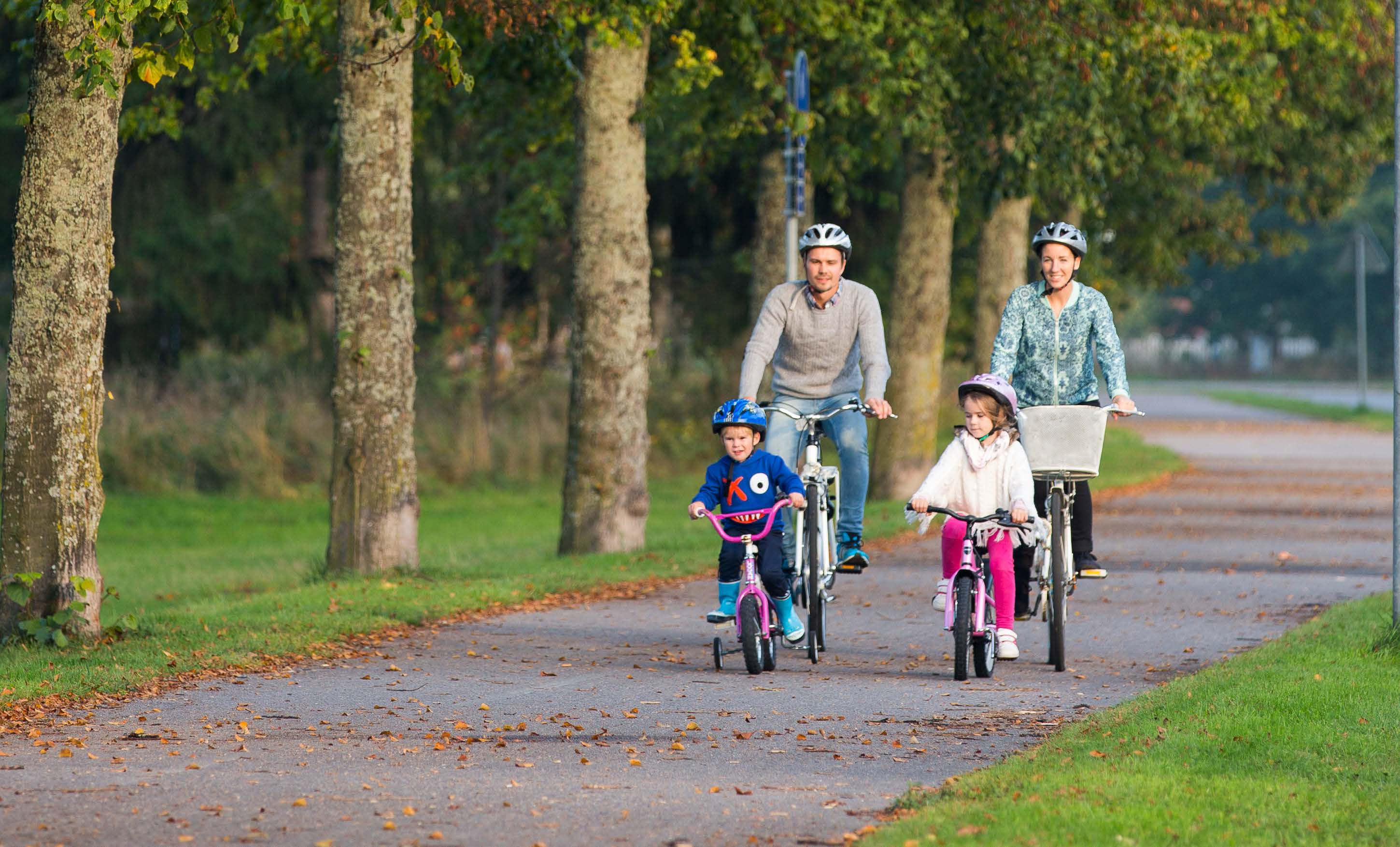 86 REFERENSER Cykelplan för en nära storstad 2015-2025, remiss Göteborgs stad, Trafikkontoret Gång- och cykelplan Piteå kommun 2011 Gång- och cykelplan för Värmdö kommun 2013-2030 Att bana väg för