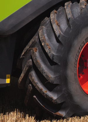 Fantastisk att köra. Standarddäck CerexBib + 22% 5857 cm 2 2,4 bar 7314 cm 2 1,6 bar 800/70 R 32 / 9000 kg IF 800/70 R 32 / 9000 kg Däckteknologi som skonar marken.