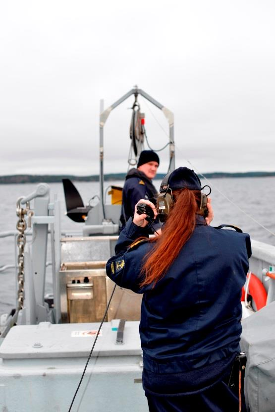 MEN VAR ÄR INGÅNGEN? HÄR?? PÅ HMS SPÅRÖ LEVER KOMMENDÖRER FARLIGT.