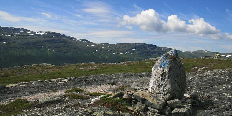 Vid 14,5 km går sommarleden ut på en grusväg i Ottsjö.