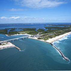 Vero Beach och Sebastian, två mindre städer på The Treasure Coast Städerna har ca 100 000 resp. 30 000 invånare. Vi är ungefär 1,5 timmes bilresa från Orlando och ca 2 timmar från Ft. Lauderdale.
