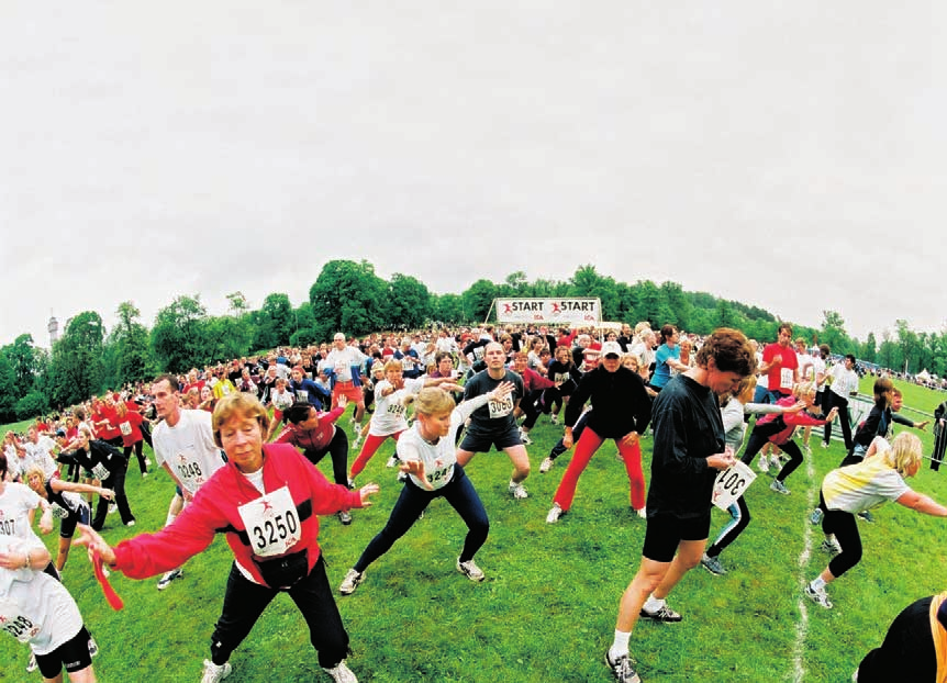 I Blodomloppet kan alla vara med Gå, jogga eller spring I Blodomloppet kan alla deltaga, gammal som ung. Du väljer själv om du vill gå 5 km, springa/jogga 5 eller 10 km.