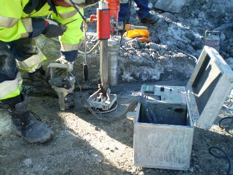 Figur E. De fyra exponerade förankringsstagen vid monolit 1.
