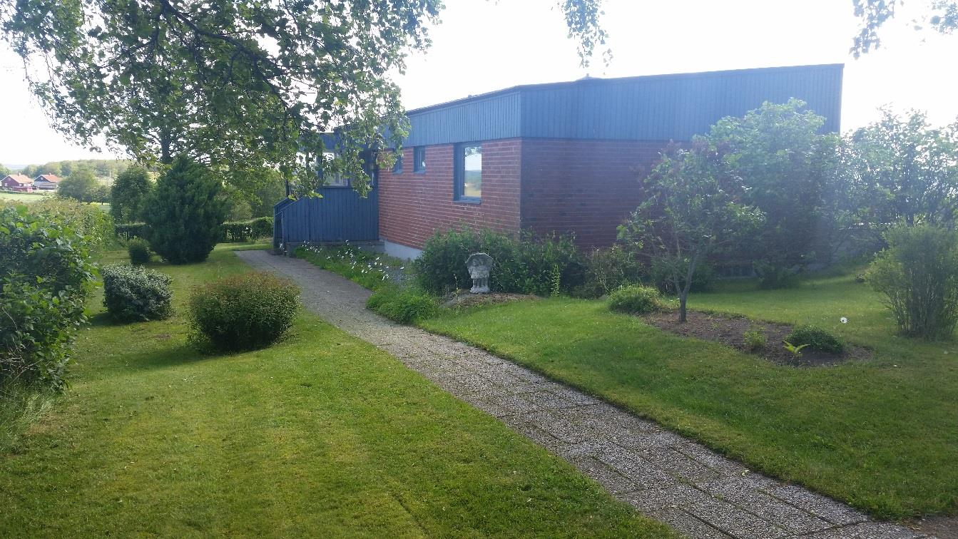 I samarbete med ÖVERLÅTELSEBESIKTNING VARBERG TRÄSLÖV 16:6 Denna besiktning är utförd på uppdrag av säljaren. Observera att Du som köpare har en egen långtgående undersökningsplikt!
