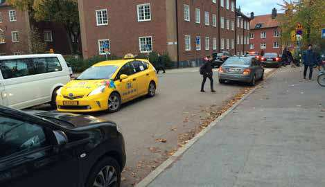 NULÄGESBESKRIVNING Övergångsstället över Dannemoragatan observerades även vara en naturlig korsningspunkt för de barn som kom från trappan från Tre Liljor.