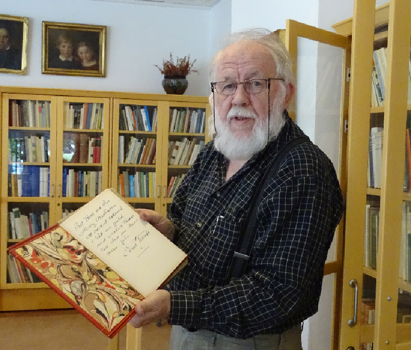 I Harry Martinssons fotspår ktiviteter Avdelning 23 Ut i det blå i Edvard Persson fotspår Tisdagen den 13 september åkte 42 förväntansfulla medlemmar ut i högsommarvärmen, mot okänt mål.