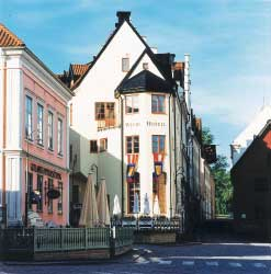 Hotelloperatörsverksamheten TÄBY PARK HOTEL Täby Park Hotel har 147 hotellrum och hör till Best Westerns bokningsorganisation och varumärke. Täby Park Hotel är något av ett stadshotell i Täby.