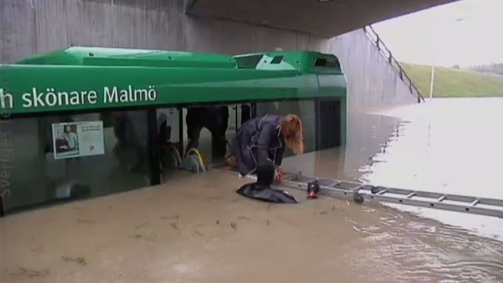 Tidigare inträffade händelser? Översvämningen i Malmö 2014 100 mm regn under ett dygn Malmö stads kostnader ca 100 MSEK* Försäkringsskador ca 250 miljoner kronor* 1. Power supply http://www.svt.