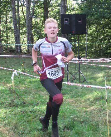 KAMPEN Klubbtidning för SOK Viljan Oskarshamn Nummer 4, 2013 Fin säsong av benjamin Benjamin Sturek springer hem silvermedaljen till Viljans H 16- lag i DM-stafetten.