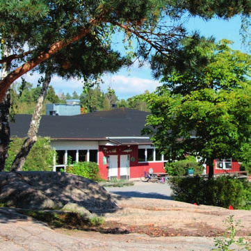 Vaxö skola 19 januari 2017 Kl. 18 19.30 Vackert belägen i centrala Vaxholm ligger anrika Vaxö skola, vars originalbyggnad uppfördes år 1884.
