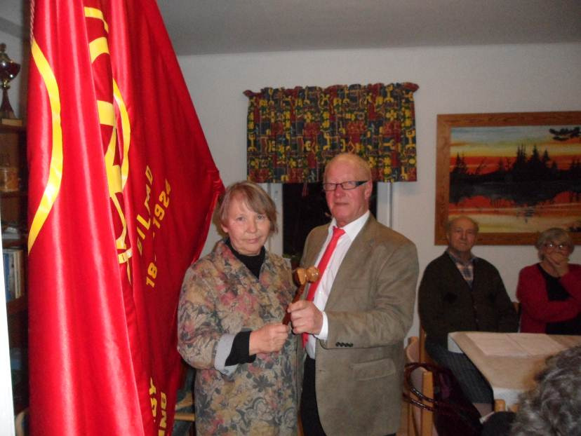 År 2012 Nr 1 Socialdemokraterna 2012-03, sid 5 Borrby Östra Hoby Hammenhög S-förening Efter 36 år!! med rätt att föra klubban har nu Kjell Karlsson, Borrby, tagit ett steg tillbaka i sin styrelse.