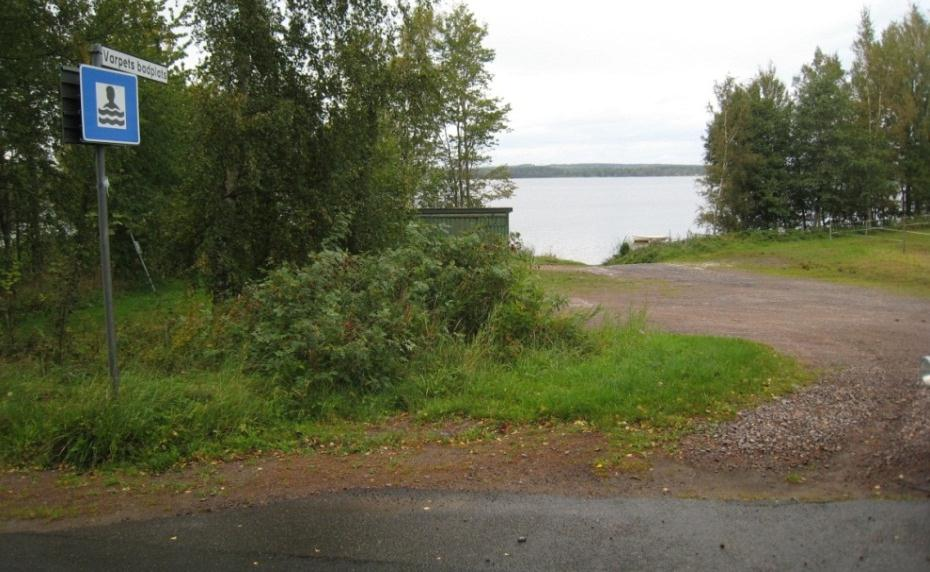 Bild 7 Högalidens friluftsområde Den nästan cirkelrunda Mullsjön är en stor tillgång för kommunen och runt större delen av den finns sandstränder.