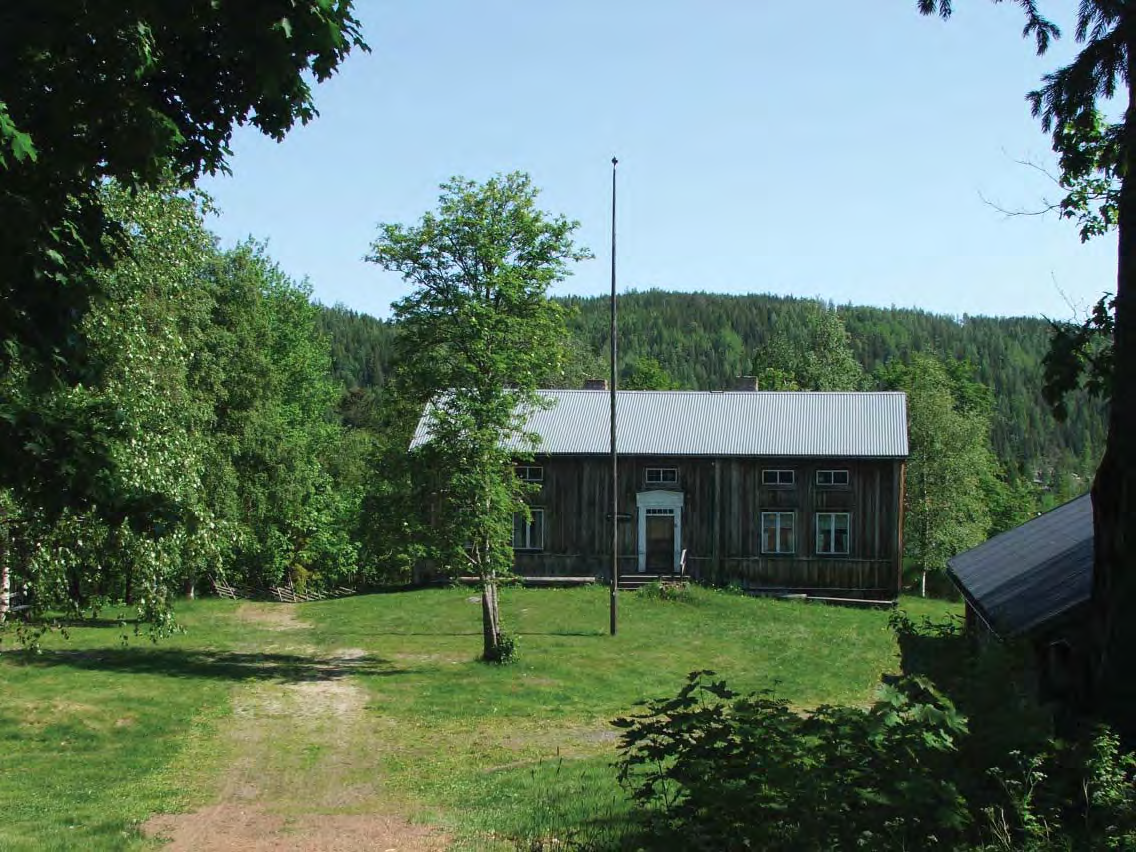 0207c Nordingrå hembygdsgård Hembygdsgården i Nordingrå ligger i ett skogsområde.