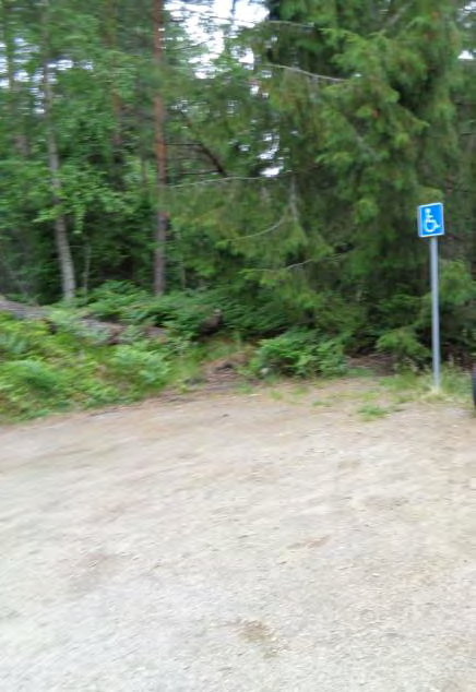 Inventeringsrapport Maxingeslingan 3 PARKERING Idag finns tre ställen med anpassade parkeringsplatser.