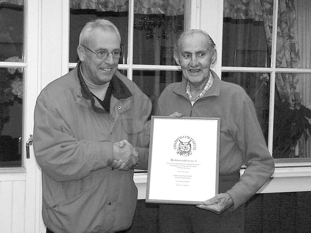 Nisse och Evert P-son Ring Foto Lasse Projekt noteringar Berguven 2002. Uvåret i Skaraborg har varit ganska odramatiskt. Ett fåtal rapporter om ruvande uvar har inkommit.