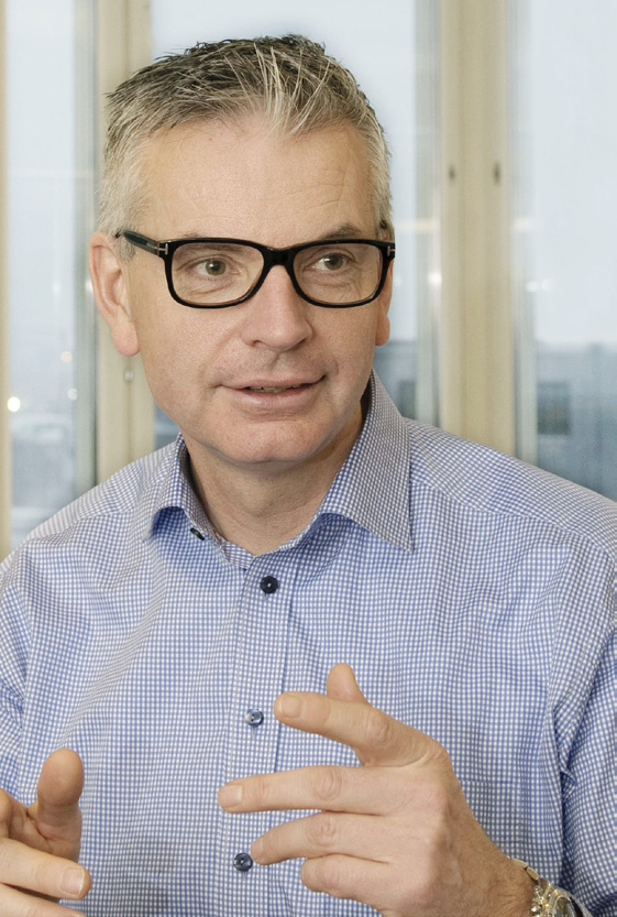 2 Skanska Sexmånadersrapport, januari juni Kommentarer från Skanskas VD och koncernchef Johan Karlström: Skanska levererar ett stabilt kvartal med ökande orderstock, intäkter och ett förbättrat