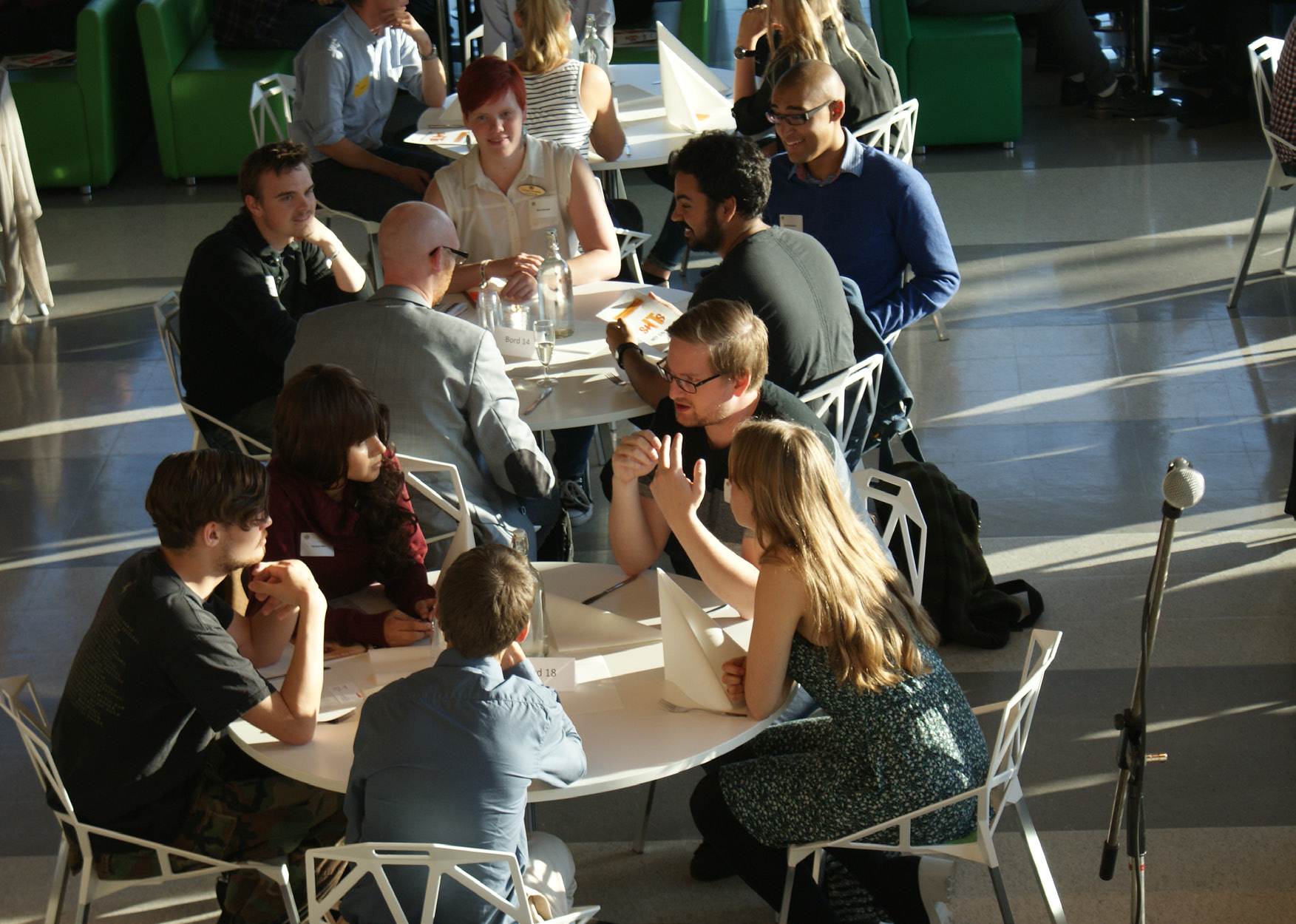 Den årliga SNITS-middagen IT-middagen med SNITS är läsårets kick-off där studenter och arbetsgivare träffas under avslappnade former.