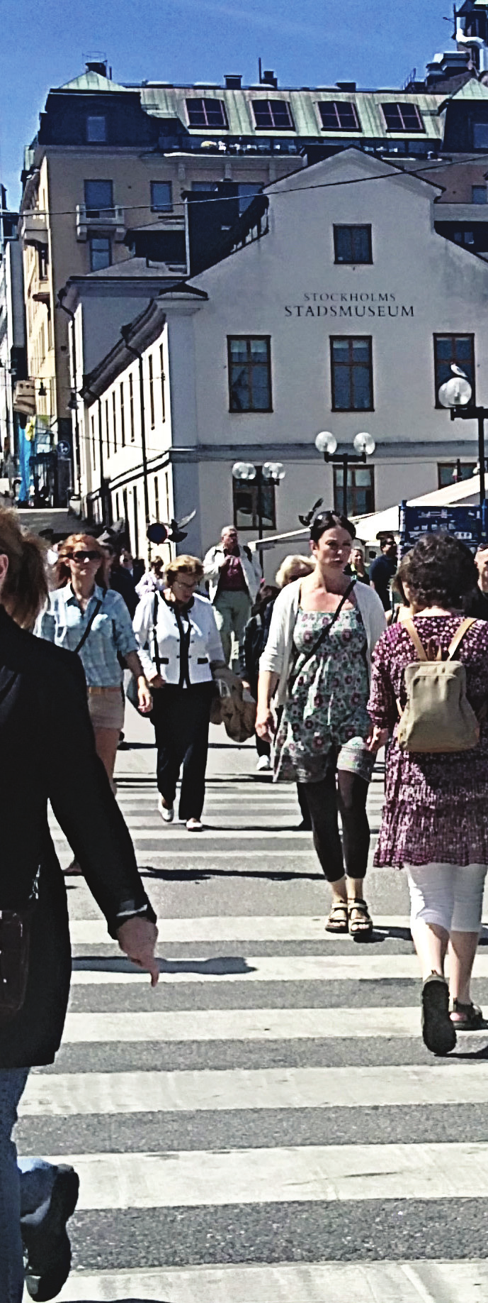 2. Tillgänglighet Under denna rubrik redovisas hur lätt eller svårt det är att hitta på Slussen. Det görs bland annat med analys av landmärken och siktlinjer och s.k. space syntaxanalys som beräknar i vilken utsträckning siktstråk och gaturum hänger samman, och bildar sammanhängande stråk och nät.