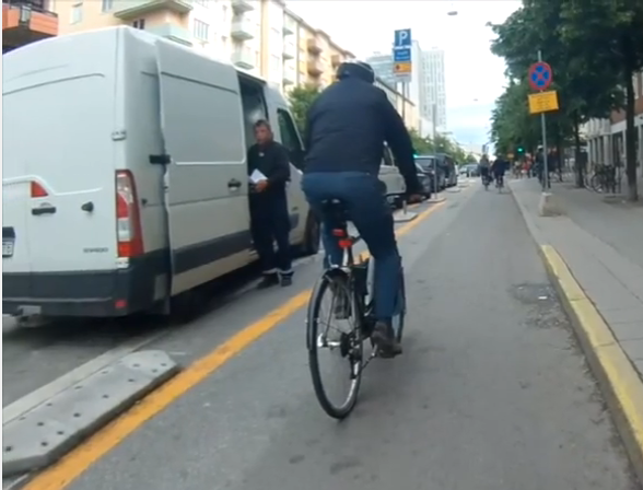 Film om lastning och lossning Filmen visar situationer då lastning och lossning av varor sker vid cykelbana på södra.