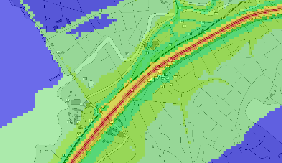 Figur 36. 98-percentilen av dygnsmedelvärdet av kvävedioxid i dagsläget med 90 km/h på E 20. Figur 37.