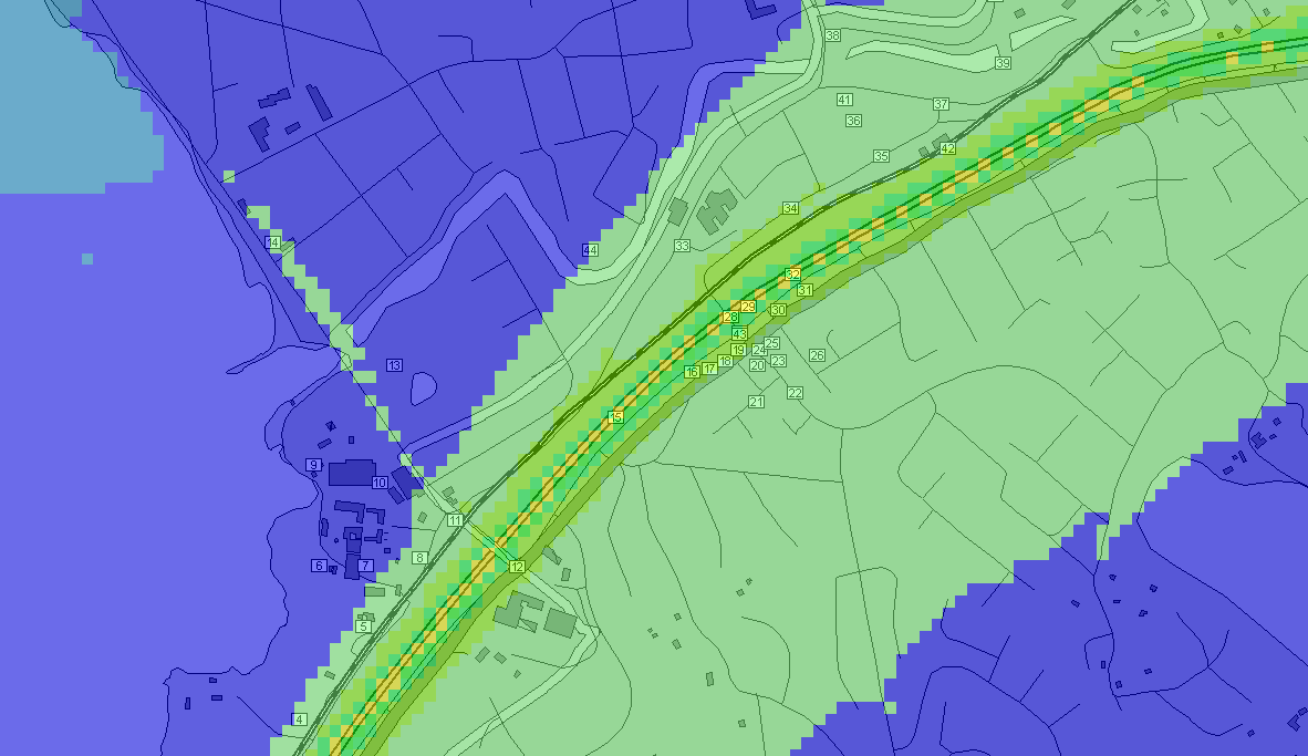 Figur 52. 98-percentilen av timmedelvärdet av kvävedioxid år 2020 utan trafikplats med 90 km/h på E 20. Figur 53.