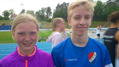 SAYO, Sollentuna 5-7/6 2015 2015-06-06 19:03 Tre klubbrekord, många medaljer och ännu fler personliga rekord! Bilden ovan. Lovisa och Nils gjorde båda mycket fina insatser i helgens tävlingar.