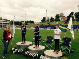 Alexander och Erik på pallen efter 60m-finalen tillsammans med Turebergs Elias Engström.