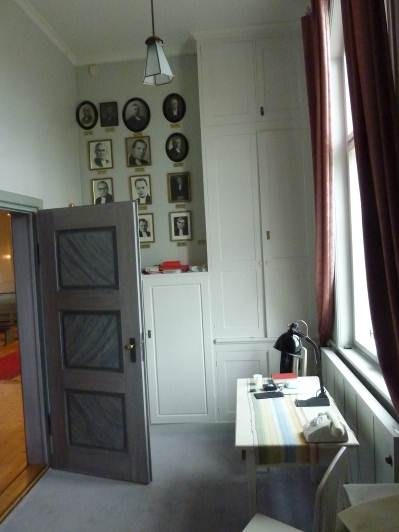 Åmsele kyrka, Vindelns kommun, Västerbottens län Ovan, vänster: År 1937 tillkom en orgel från Grönlunds, med orgelfasad ritad av Knut Nordenskjöld, men nuvarande orgelverk är från 1987.
