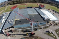 våningar 2st Bruttoarea 5000m2 Byggnadsarea 2500m2 Bruttovolym 17600m3 Renovering/ombyggnad av idrottsanläggning till ishockeyarena Sunnerbohov och T rojahallen Invigning