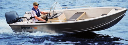 Du kan behändig ta bort mittoften och få extra utrymme i båten. 1. 2. 3. Ett praktiskt räcke som löper längs hela relingen ger ökad säkerhet.
