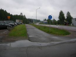 Sidan 8 av 11 Gator och trafik Gatunät, gång-, cykel- och mopedtrafik Planområdet avslutas mot E18 i norr som löper i öst- västlig riktning.