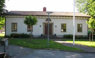 Området visar på en vanlig tradition att placera den kristna kyrkobyggnaden på samma terrängläge som förfäderna valt för begravningsplats.