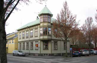 Ersätt inte ett skivtäckt plåttak med ett bandtäckt eller med korrugerad eller tegelmönstrad plåt.