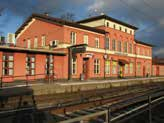 De största gravfälten ligger vid Skärsbo samt vid Nolby, norr om stadskärnan. Vid Nolby finns också en mäktig gravhög Rolfs hög, som enligt sägnen är gravplats för västgötakonungen Rolf Götriksson.