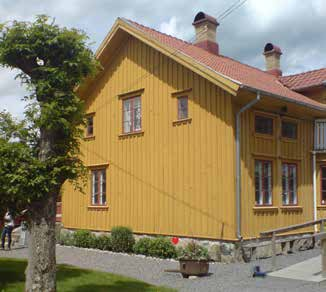 Landsförsamlingen och staden Tokebacka (26) Beskrivning av kulturmiljön Större, före detta jordbruksfastighet, som är belägen vid E20 i Säveåns dalgång nordost om Alingsås