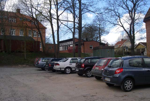 0670709 Finspångs Centraltvätt, Mifo-nummer F0562-0386 2007-11-13-8 (27) Utanför undersökningsområdet sluttar markytan kraftigt ner främst mot norr och öster medan markytan mot väster istället stiger