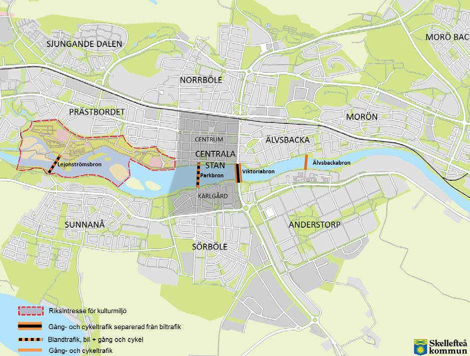 26 UNDERLAGSMATERIAL BAKGRUND, TIDIGARE OCH PÅGÅENDE PLANERING breda grönytor med alléträd. Närmast byggnaderna längs gatan finns på vardera sidan 3 meter breda gångbanor.