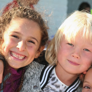 Säbyskolan Vi vill ge våra elever glada minnen, goda kunskaper och en bra grund för fram den. Vår vision är Glädje som grund, Ordning som stöd, Kunskap som mål.