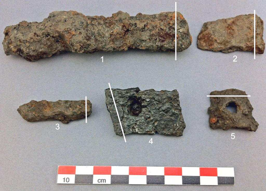 Undersökningens förutsättningar Efter ansökan till Jernkontoret om forskningsmedel för metallografisk analys av järnfynd från smedjan i Garn erhölls medel motsvarande analys av fem utvalda föremål.