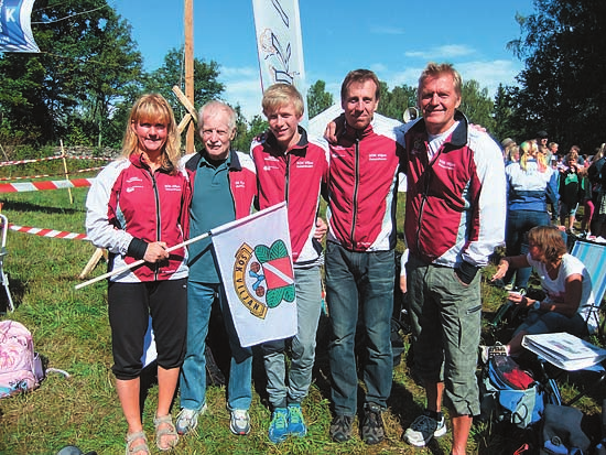 NUMMER 3 2012 SIDAN 15 TRE SIDOR MED DM-MEDALJÖRER 2012 Ovan DM-medaljörer i medeldistans i Torsås; Anna