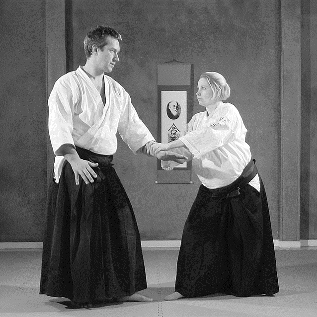Morote-dori kokyu-ho 1 2 [1] Starta från gyaki-hanmi.