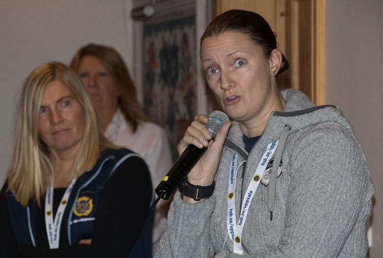 Jenny Svensson, ledamot i brf Skogslyckan i Västerås kallar sig själv för styrelsens pitbull.
