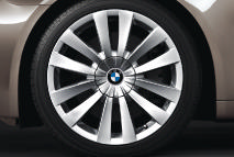 BMW lättmetallfälgar Stjärneker, storlek 8 J x 18 tum, däck 245/50