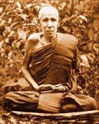 Ajahn Mun Skogstraditionens pånyttfödelse i Thailand under 1800-talet var ett försök att återvända till den livstil och träning som hade varit gällande under Buddha.