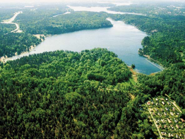 Flaten Flaten ligger norr om Drevviken och ingår i Ty re såns sjösystem. Sjön är till största delen omgiven av kuperad skogs mark med högt natur värde.