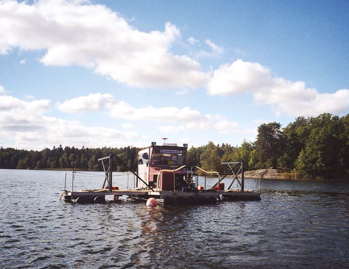 Behandling av bottensediment och djupvatten sommaren 2000.
