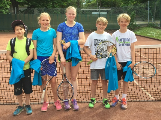 Vaxholms Tennisklubb Verksamhetsberättelse 2016 Sid 4(11) 10 september Tennisläger i Nynäshamn. Lördag den 10 september var det åter dags för det årliga tennislägret i Nynäshamn!