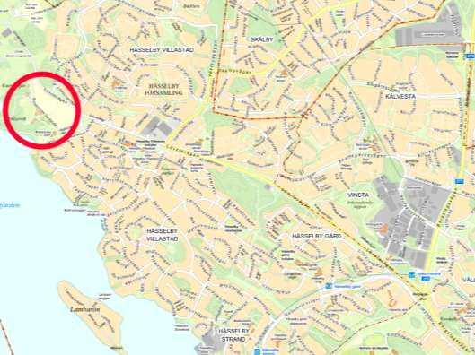 Intill Området ligger Riddersviks Gård med ekonomi- och stallbyggnader som förvaltas av Fastighetskontoret.